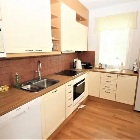 Omakotitalo 4-6 Hengelle - House Apartamento Lahti