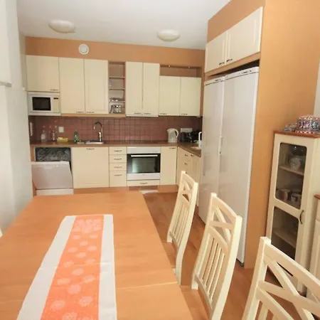 Apartament Omakotitalo 4-6 Hengelle - House