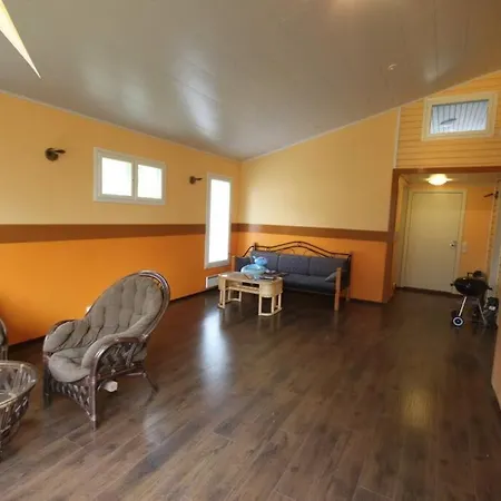 Omakotitalo 4-6 Hengelle - House Apartment Lahti